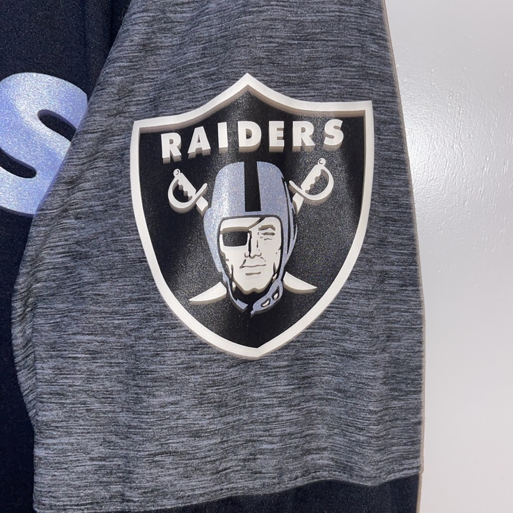 Light weight Oakland Raiders hoodie. - Picture 3 of 5